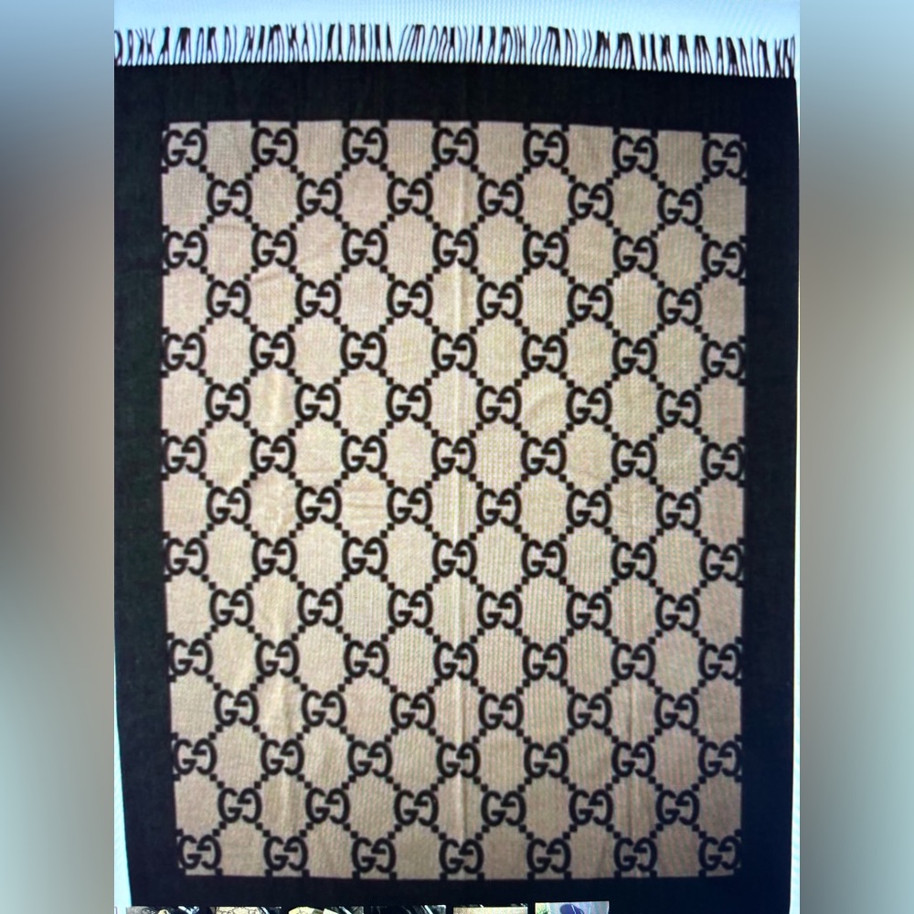 GUCCI Two Tone Wool Throw Blanket